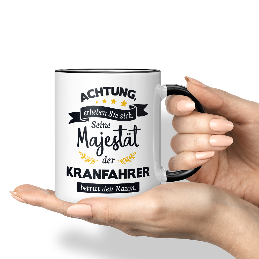Achtung erheben Sie sich! Seine Majestät der Kranfahrer betritt Raum 10005974851 - Bild 4 von 8